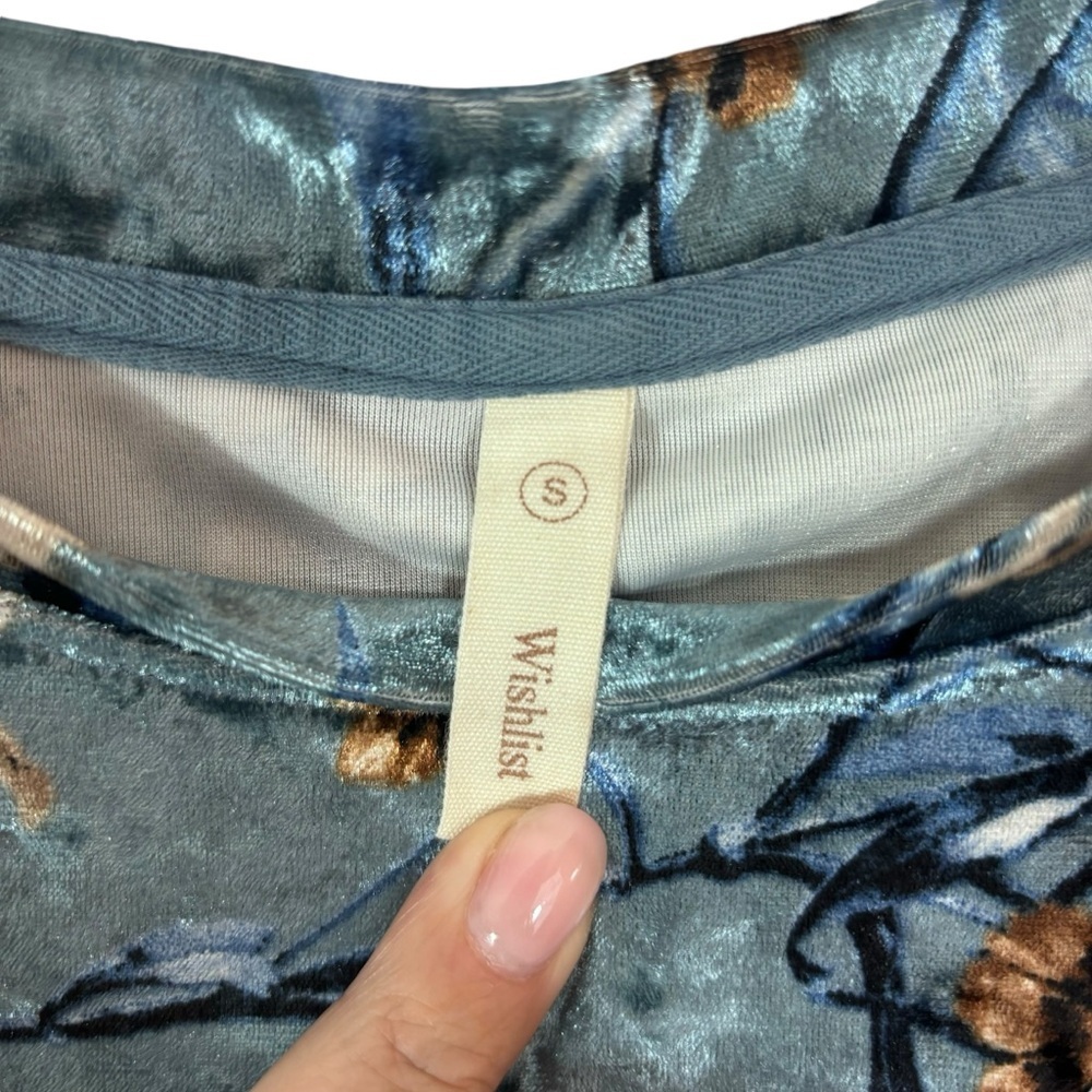 WISHLIST Women’s Crushed‎ Velvet Peach Blue Floral Cuffed Short Sleeve Size S - Picture 5 of 6